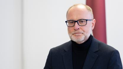 Attēls rakstam: Bijušais aizsardzības ministrs Sprūds atgriežas Saeimā