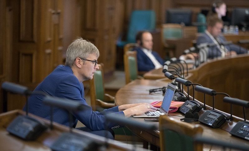 Bondaram celta apsūdzība par iespējamu dokumentu viltošanu