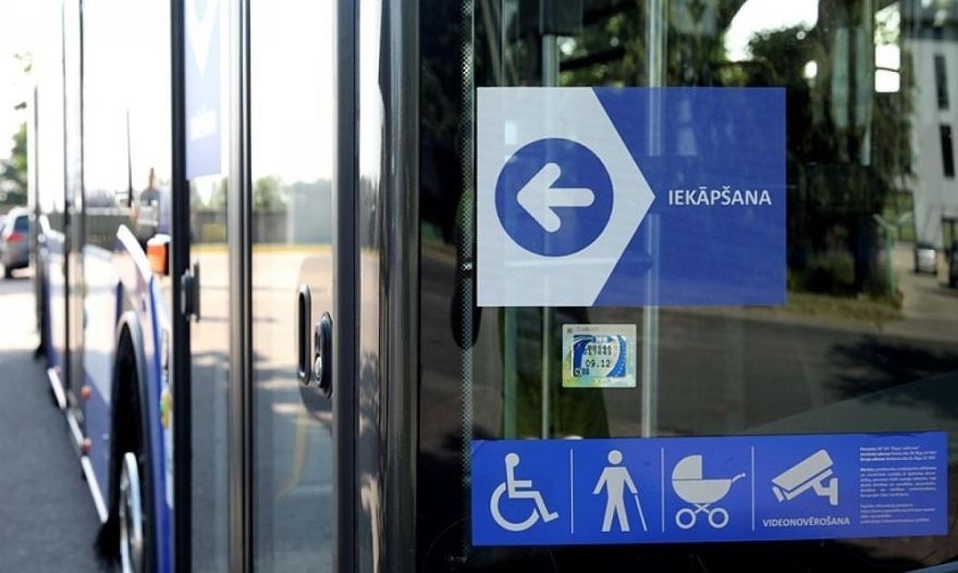 Braukšanas maksas atvieglojumu nodrošināšanai sabiedriskajā transportā šogad valsts budžetā atvēlēti 25 miljoni eiro (papildināta)
