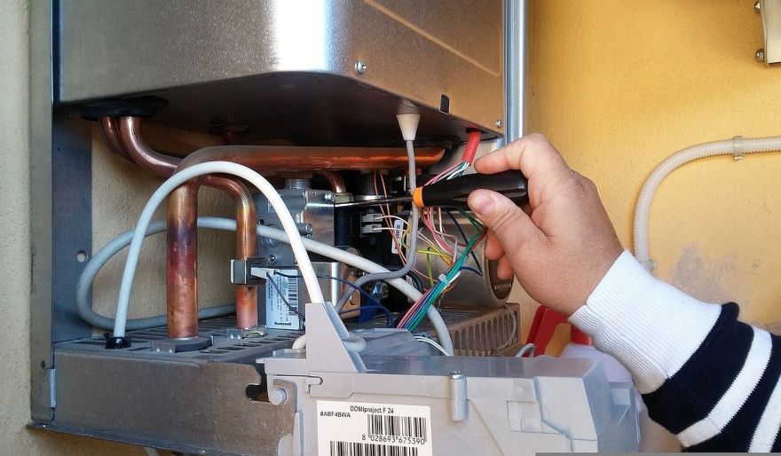 Brīdina par riskiem veselībai un elektrotīkliem, atsakoties no centralizēta karstā ūdens cirkulācijas