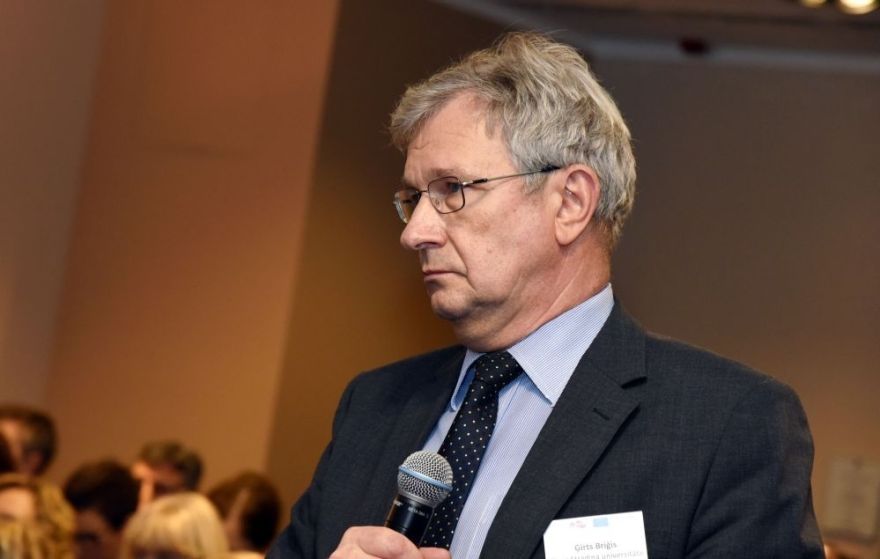 Briģis: Veicot valsts apmaksātu Covid-19 testēšanu tikai slimnīcu pacientiem, šobrīd slikti pārzinām saslimstības patiesos apmērus