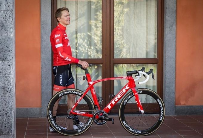 Carnikavietis Skujiņš Elizejas laukos noslēdzis savu debijas “Tour de France” velobraucienu