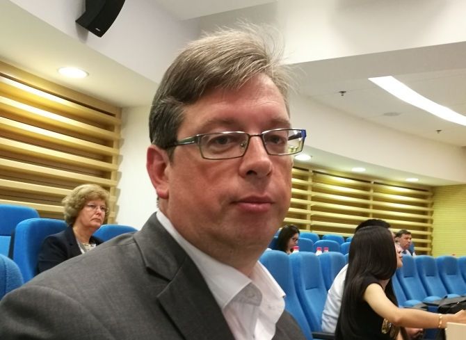 Četru bērnu tēvs: Bērnam jājūtas mīlētam ne tikai ģimenē, bet arī skolā