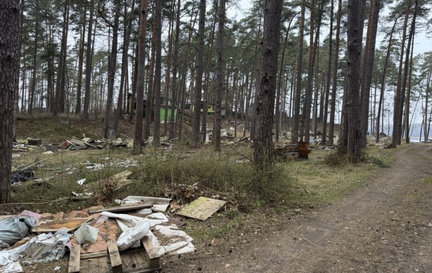 "Dāčnieki..." Carnikavā pie Dzirnezera paveras nepatīkami skati