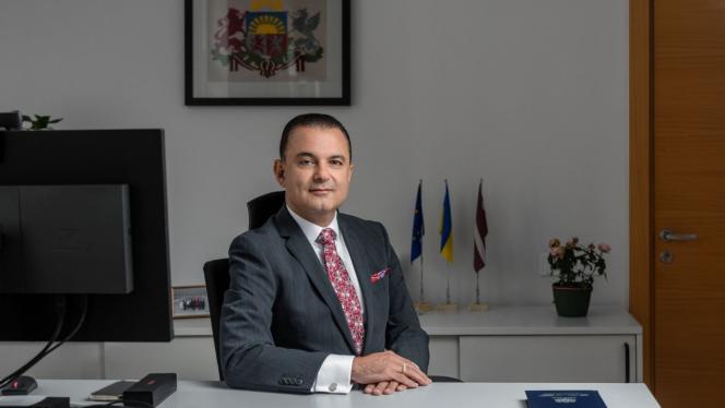 Attēls rakstam: "Daudzi apgalvojumi atbilst patiesībai." Abu Meri atzīst problēmas veselības aprūpē, taču amatu saglabā
