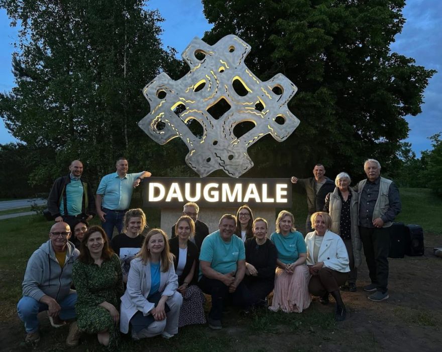 Daugmalē iedegta Mirdzošā Daugmales sakta