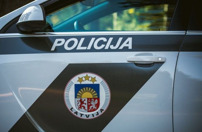 Daugmales novadā automašīna uzbraukusi gājējam