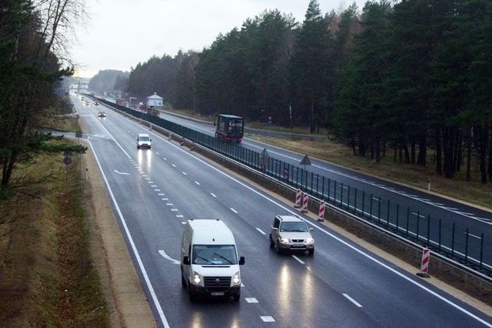 Dažās vietās Pierīgā var braukt līdz 100 kilometriem stundā