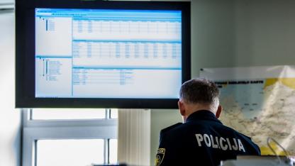 Attēls rakstam: Dažu stundu laikā aizturēts aizdomās par slepkavības mēģinājumu meklētais vīrietis ratiņkrēslā