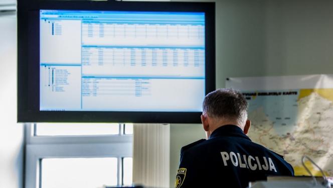 Attēls rakstam: Dažu stundu laikā aizturēts aizdomās par slepkavības mēģinājumu meklētais vīrietis ratiņkrēslā