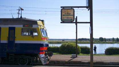 Attēls rakstam: Degvielas cenu kāpuma dēļ plāno ievērojami samazināt vilciena abonementa maksu