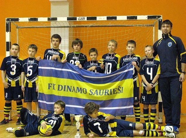"Dinamo Saurieši" futbolisti uzvar turnīrā Ādažos
