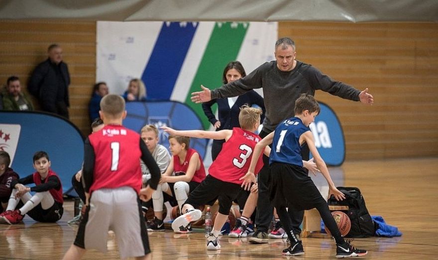 Divas Ķekavas vidusskolas komandas spēlēs NBA Junioru līgas finālos
