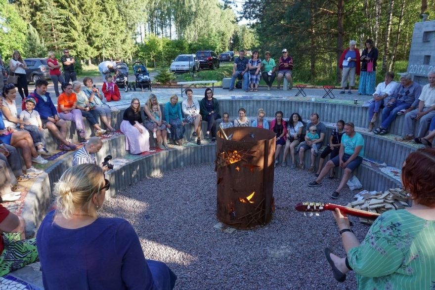 Divi latvieši – trīs biedrības. NVO Pierīgas novados (nobeigums)
