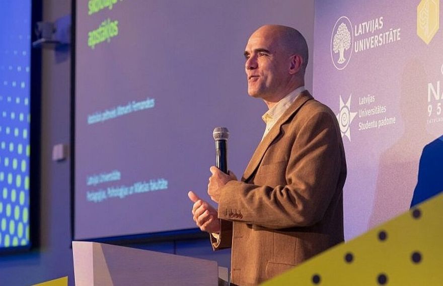 Dr.Manuels Fernandezs: Tikumība vispirms ir prasme darīt labu citiem