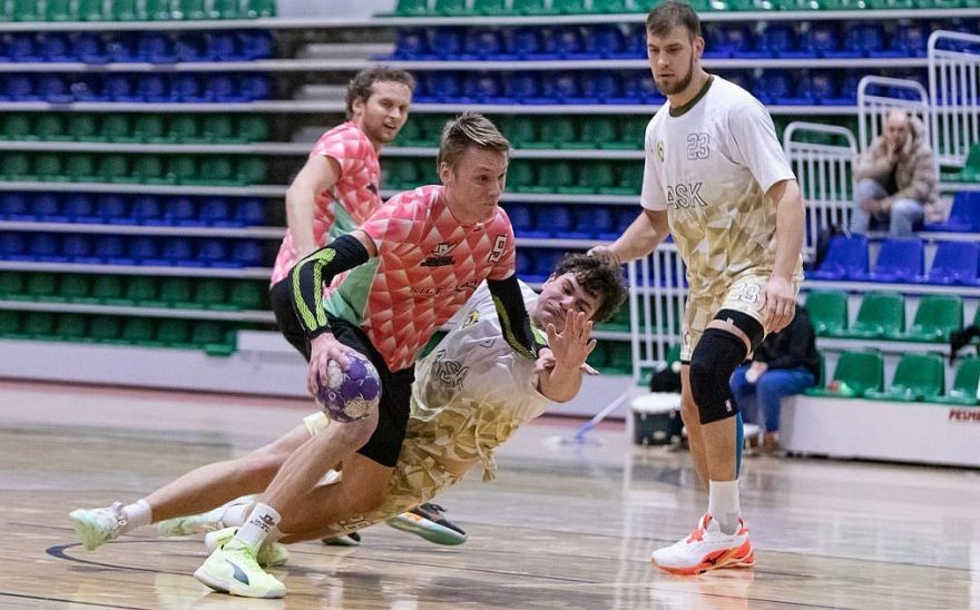 Dramatiskās cīņās Ulbrokas handbolisti iekļūst pirmās līgas pusfinālā, salaspilieši neiekļūst virslīgas pusfinālā