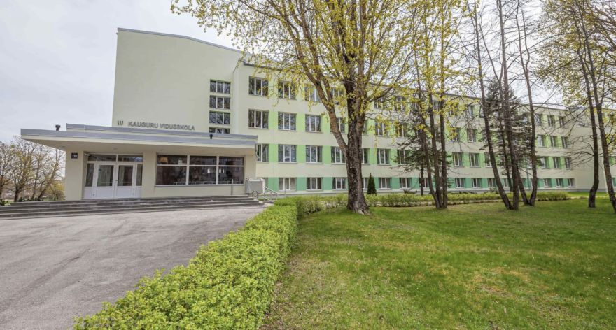 Drausmas! Kauguru vidusskolas sveiciens bērniem 1.septembrī liek izbrīnā saraukt pieri
