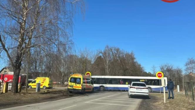 Attēls rakstam: Dreiliņos vieglās automašīnas un satiksmes autobusa sadursmē cietuši četri cilvēki