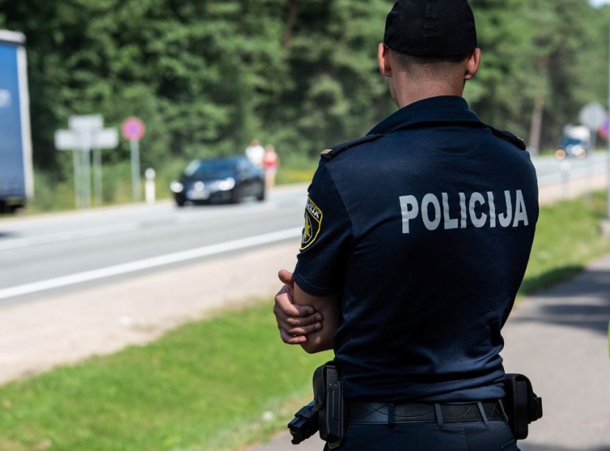 Dzērājšoferu skaits Jāņos atkal audzis – policija nosauc iespējamos iemeslus