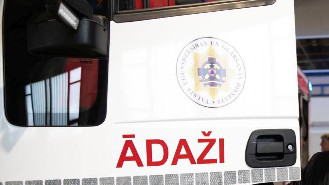Attēls rakstam: Ēdiens, atkritumu kaudze, kravas automašīna un šķūnis. Par ko Pierīgā parūpējušies ugunsdzēsēji