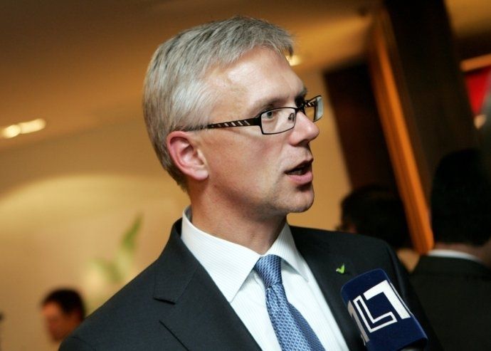 Eiropas Parlamenta deputāts Kariņš apmeklē Saulkrastu vidusskolu