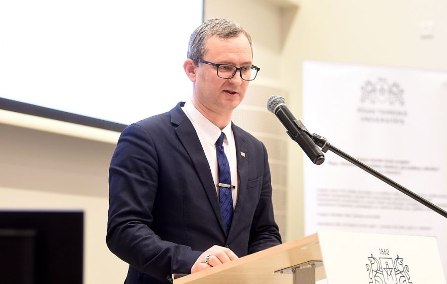 Eksperti aicina valdību steidzami sagatavot stingru pasākumu kopumu nekontrolētas Covid-19 izplatības ierobežošanai