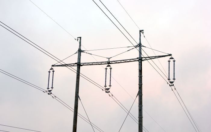 Elektrības biržas cena Latvijā pirmo reizi kopš augusta nokritusi zem 100 eiro par megavatstundu