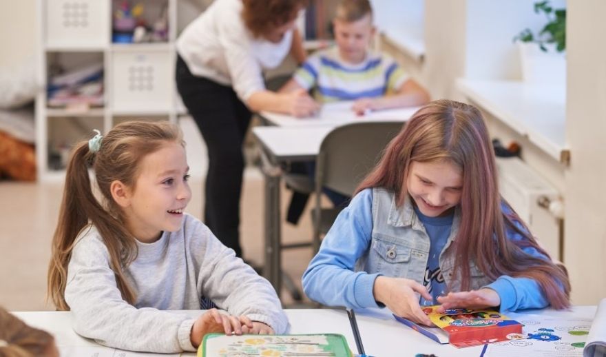 "eTwinning skolas" statusu saņēmušas 17 Latvijas izglītības iestādes, tostarp Pierīgā