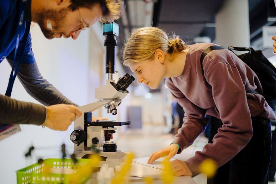 "Eurostat": Latvijā ir augstākais sieviešu īpatsvars zinātnieku un inženieru vidū ES