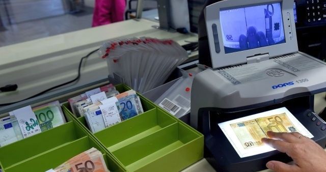 "Eurostat": Latvijas iedzīvotāji pērn saņēmuši par 173 miljoniem eiro vairāk nekā pārskaitījuši uz ārzemēm