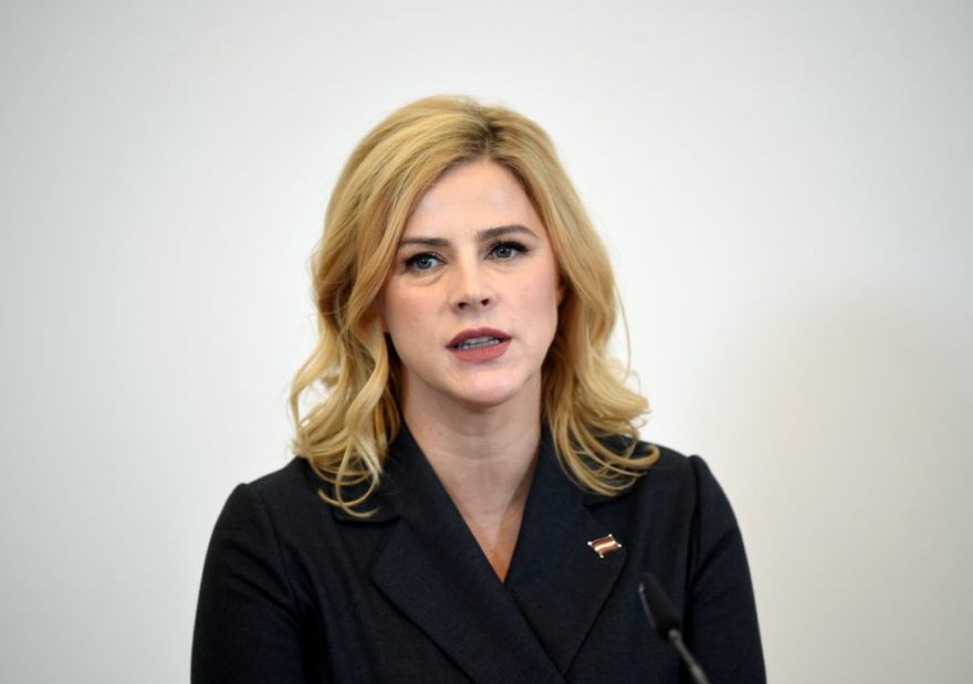 Evika Siliņa lidostā nepamatoti esot izmantojusi VIP zāli, par to saņemot "brangu" rēķinu