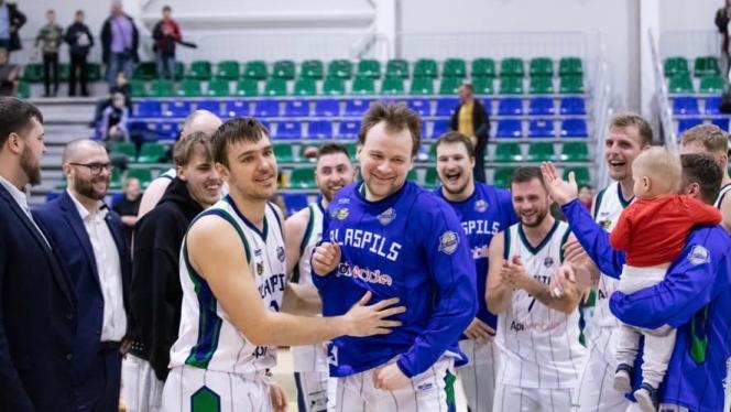 Attēls rakstam: FIBA diskvalificē Elviju Frīdenbergu: par ko sodīts Latvijas basketbolists?