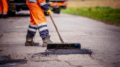 Attēls rakstam: Finansējuma trūkuma dēļ ceļus tikai "pielāpīs"