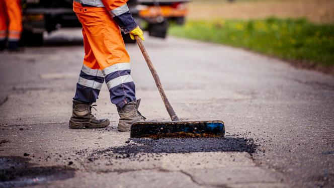 Attēls rakstam: Finansējuma trūkuma dēļ ceļus tikai "pielāpīs"