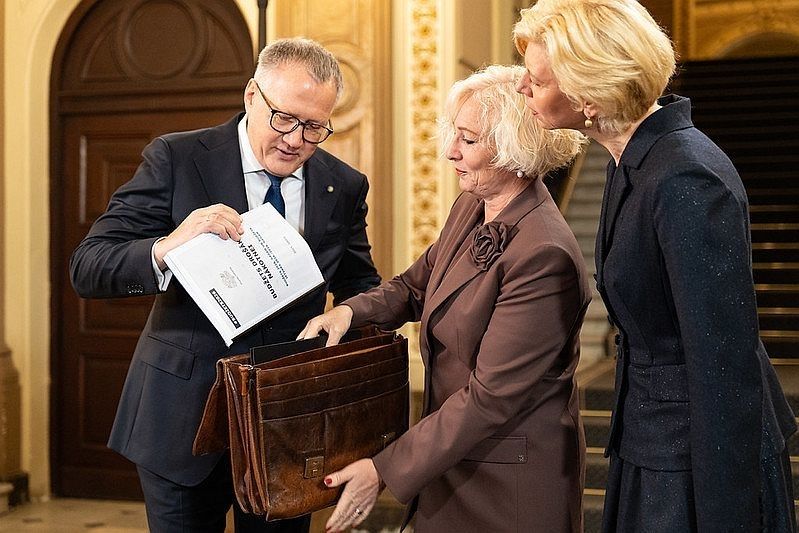Finanšu ministram pašlaik nav bažu, ka parlamentā nākamā gada budžeta varētu nepieņemt