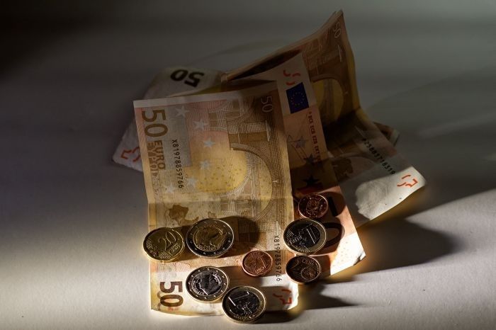 Finanšu ministrija rosina būtiski ierobežot darījumu skaitu ar skaidru naudu