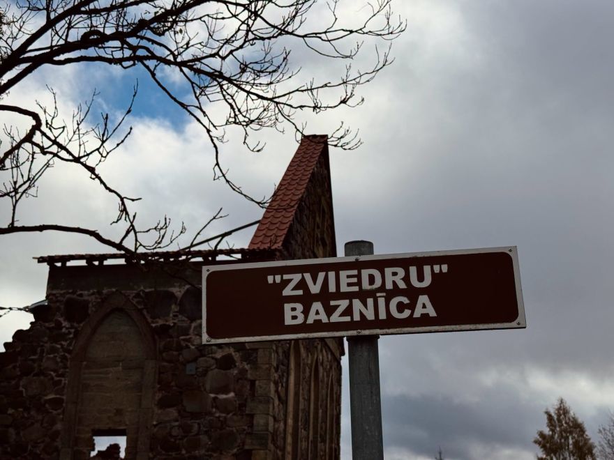 FOTO: Allažmuižā noslēgušies darbi pie vēsturiskām drupām, kuru stāsts ir pārsteidzošāks, nekā varētu šķist