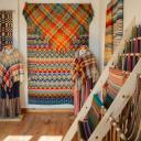 Attēls rakstam: FOTO: Aušanas ceļš 65 gadu garumā. Siguldā skatāma krāšņa tekstīliju izstāde