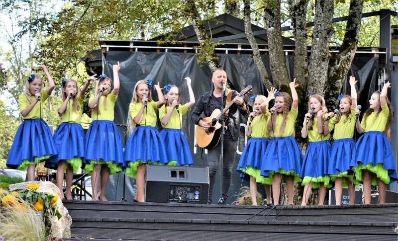Foto: Bērnu vokālā studija "Siguldiņa" un mūziķi izdevuši albumu "Es esmu Sigulda"