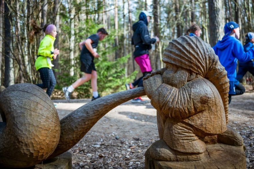 Foto: Busulis, Grēviņš un vēl 4000 skrējēju atklāj "Stirnubuka" 13.sezonu