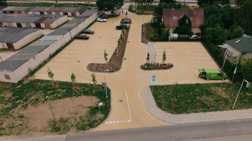 FOTO: Carnikavā investēti 1,18 miljoni eiro: Kas mainīsies iedzīvotāju ikdienas ceļā?