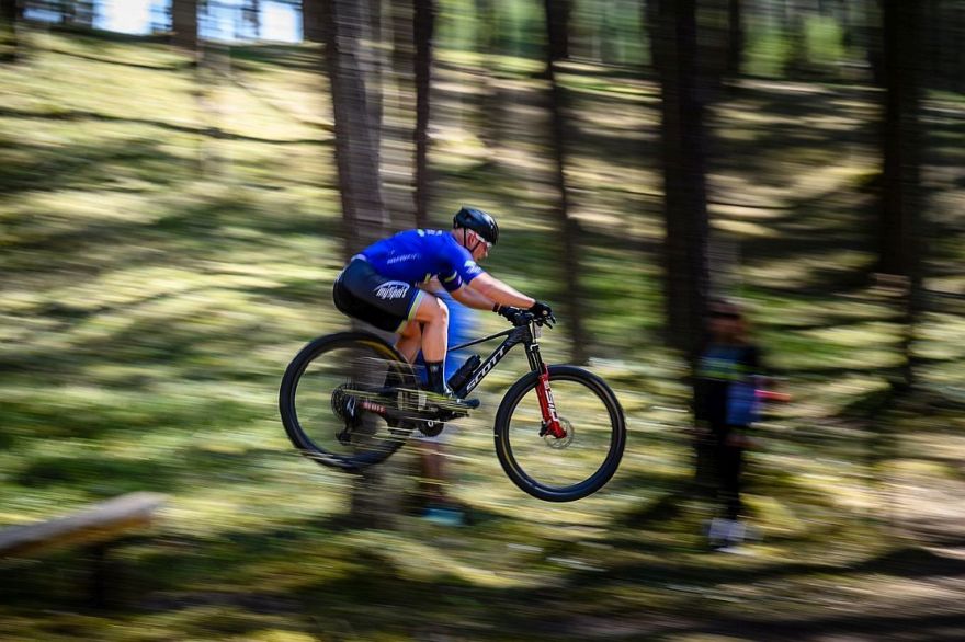 Foto: Carnikavā startējusi MTB olimpiskā krosa jaunā sezona