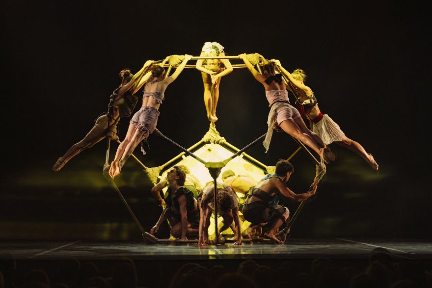 Foto: Deju skolas "Dzirnas" hiti aizrauj Siguldu – jubilejas tūre atklāta ar spēcīgu emociju gammu