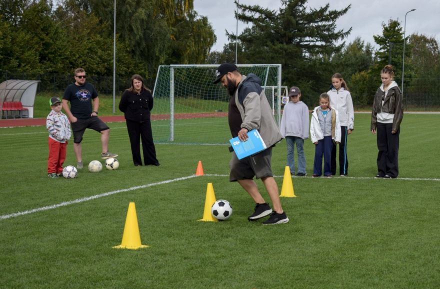 FOTO: Ģimeņu sporta svētki Krimuldā turpina jaunu tradīciju Siguldas novadā