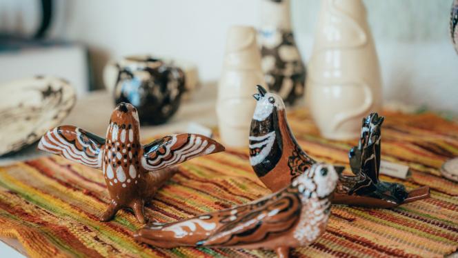 Attēls rakstam: Foto: Izstādē Saulkrastos iespēja sajust sinerģiju starp mālu un tekstilu