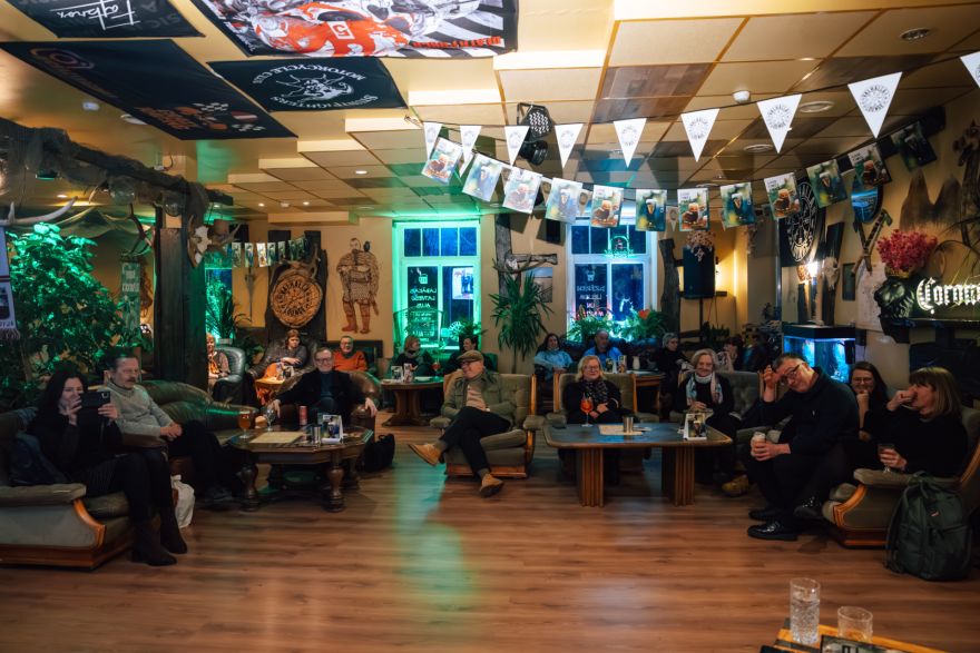 FOTO: Jaunais romāns un radošie meklējumi — Ilze Jansone uzrunā lasītājus Siguldā