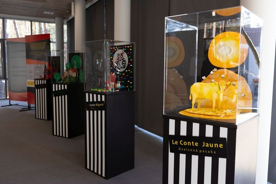 Foto: Jūrmalā skatāmas Ziedoņa pasaku telpiskās ilustrācijas