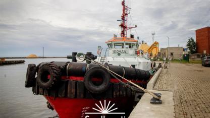 Attēls rakstam: FOTO: Kāpēc Skultes ostai vajadzēja kuģi, kas spēj braukt pa diagonāli? Pašvaldība paziņo par vēsturisku pirkumu