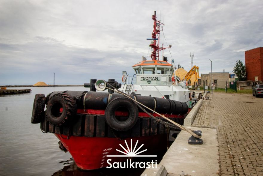 FOTO: Kāpēc Skultes ostai vajadzēja kuģi, kas spēj braukt pa diagonāli? Pašvaldība paziņo par vēsturisku pirkumu