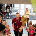 Attēls rakstam: FOTO: Ķekavieši ar īpašu sagaidīšanu godina pasaules čempionu Nauri Miezi